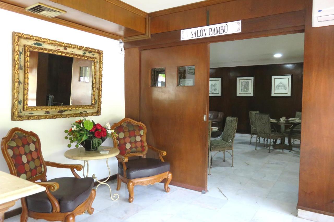 Hotel Huizache Saltillo Esterno foto