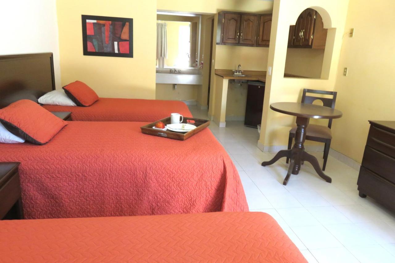 Hotel Huizache Saltillo Esterno foto